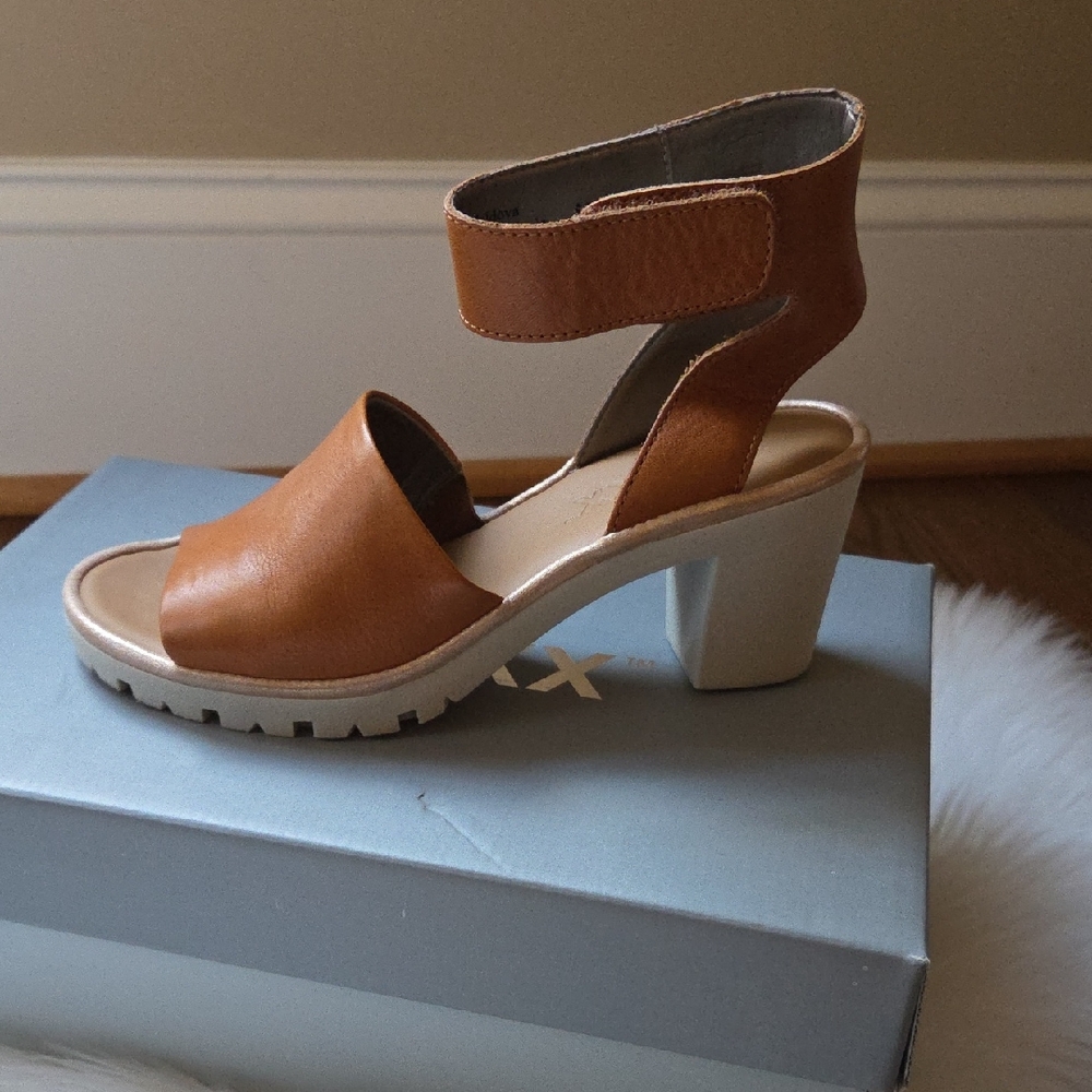 THE FLEXX Cognac Chunky Heel Sandals